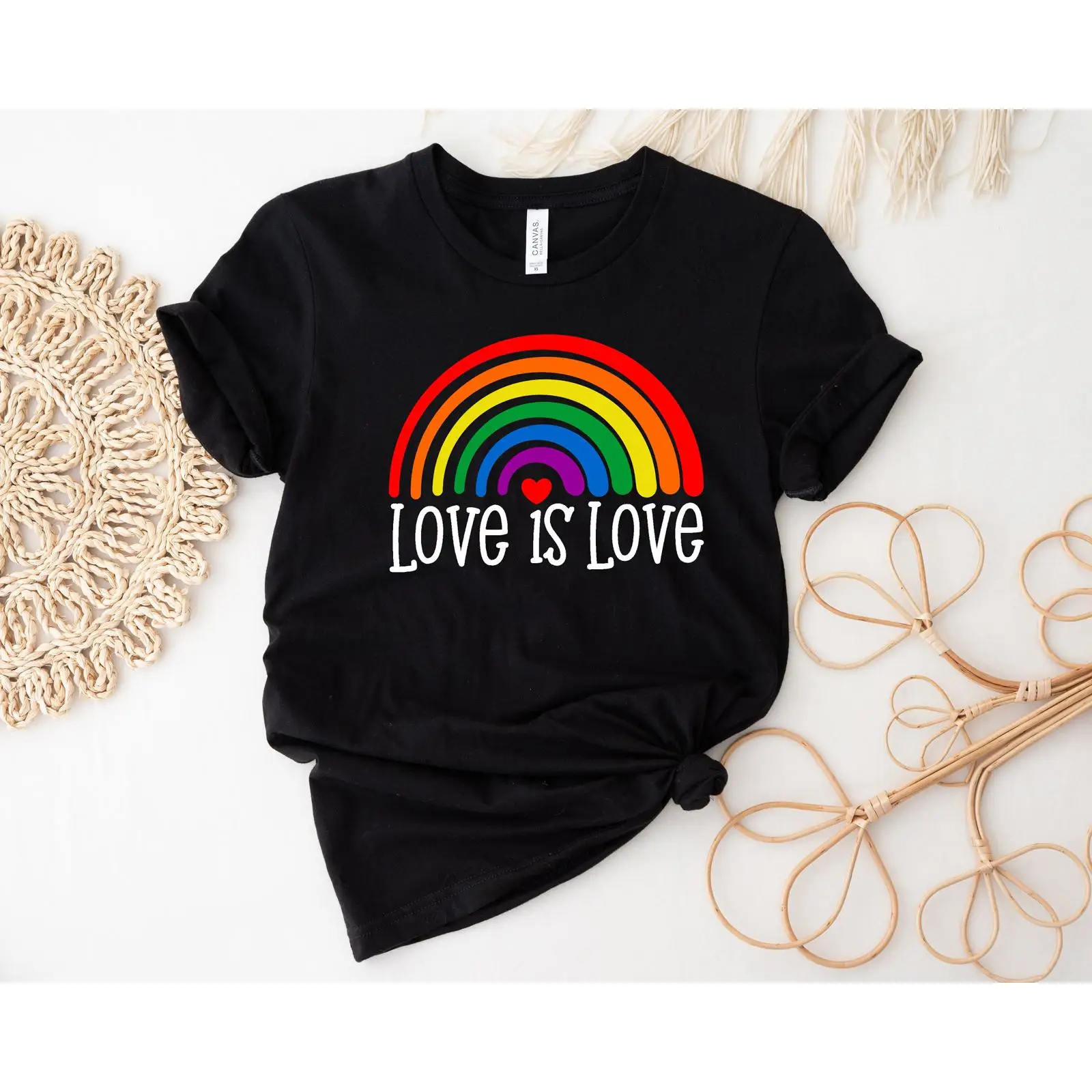 Vintage Fashion Community - Camiseta LGBTQ 'El Amor Es Arcoíris',
